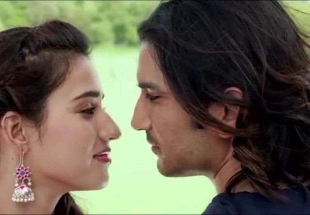Kaun tujhe yun pyar karega